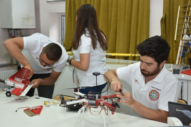 Üniversite öğrencilerinden yerli İHA